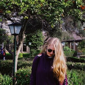 DO NOT BUY LEAVING FOR COLLEGE ON AUGEST 19